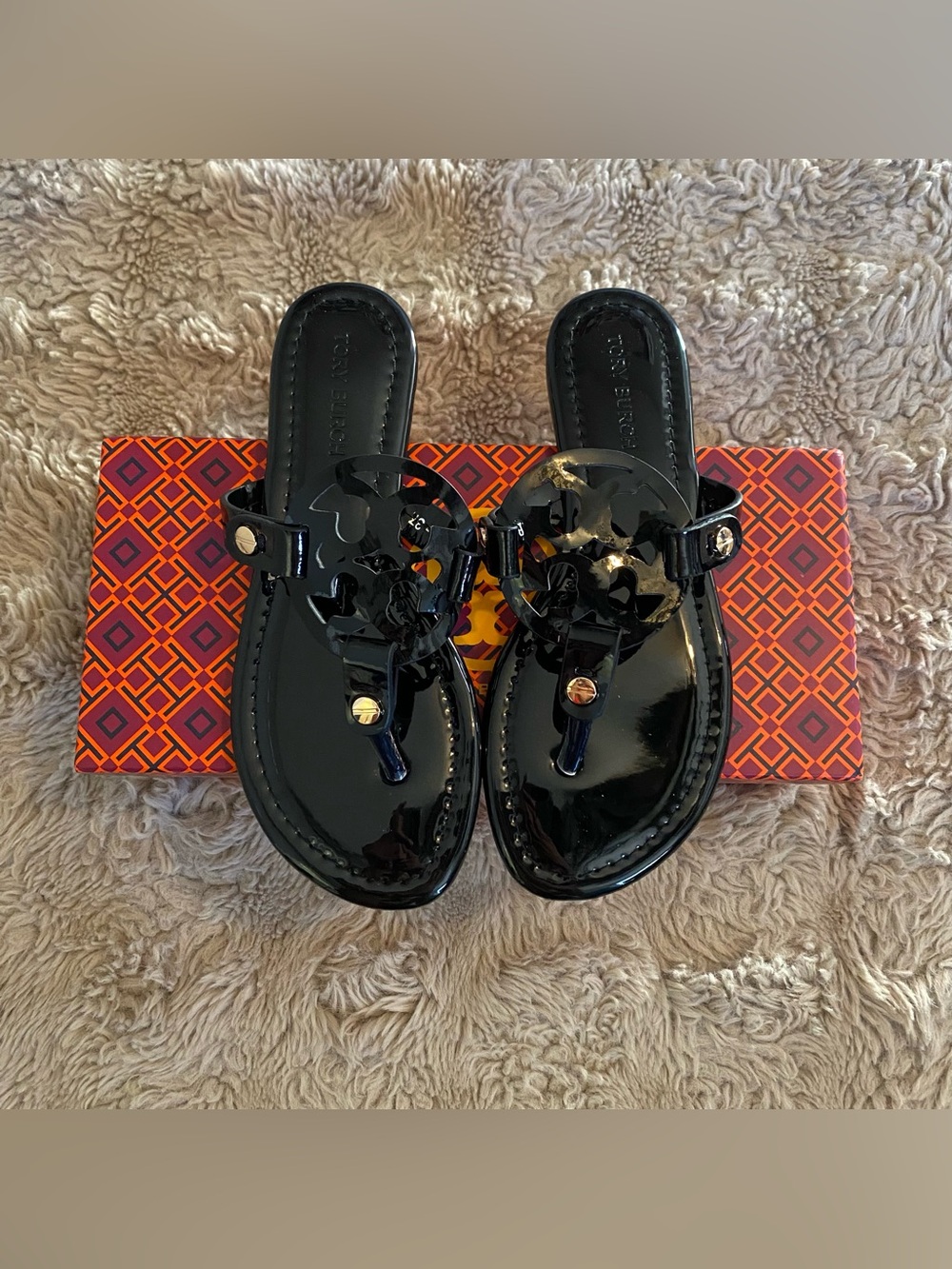 New Black Tory Thong Sandals - 7 Women’s